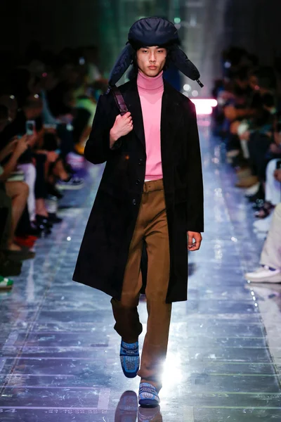 Look 3